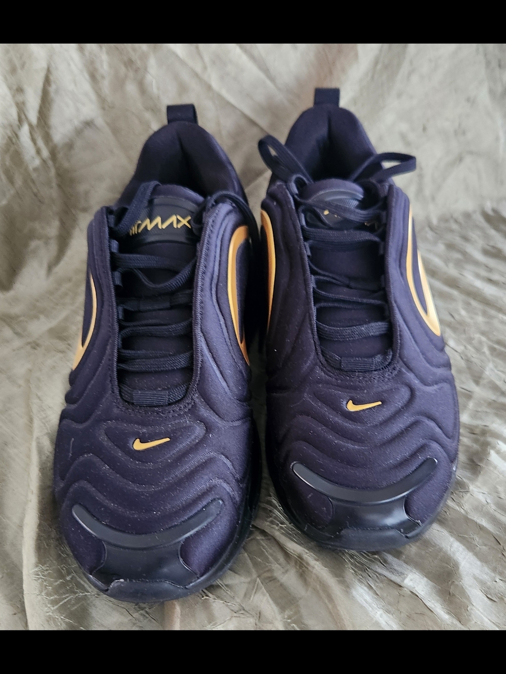 Nike Men's Black and Gold Air Max Running Shoes